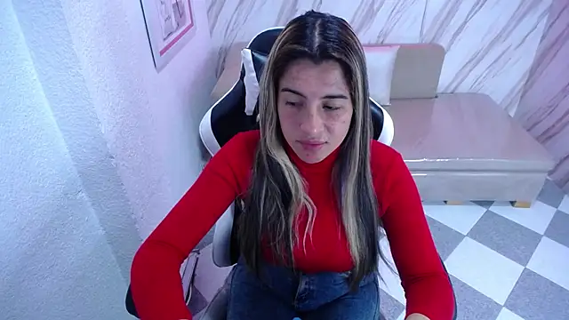 Snapshot of Valerie_b chatting on February 8, 3:19 am Valerie b online show from February 8, 3:19 am