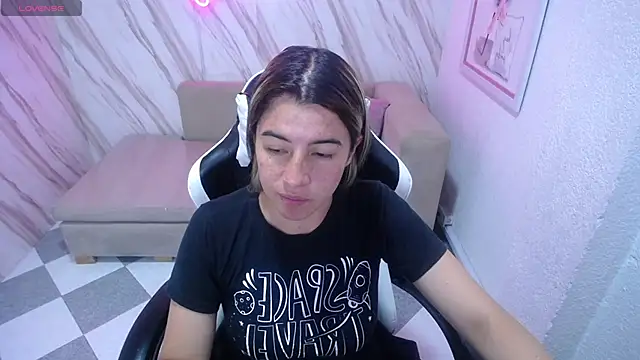 Snapshot of Valerie_b chatting on February 12, 3:07 am Valerie b online show from February 12, 3:07 am