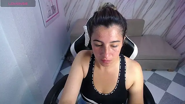 Snapshot of Valerie_b chatting on February 22, 3:12 am Valerie b online show from February 22, 3:12 am