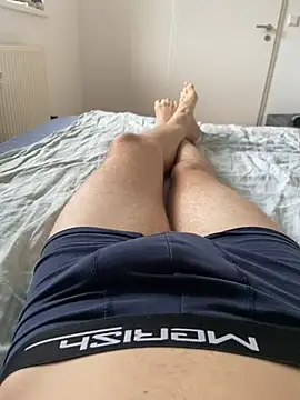 Snapshot of Nio-5 chatting on December 4, 12:25 pm Nio-5 online show from December 4, 12:25 pm