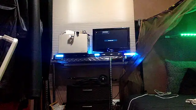 Snapshot of JdLove1 chatting on December 2, 4:09 pm JdLove1 online show from December 2, 4:09 pm