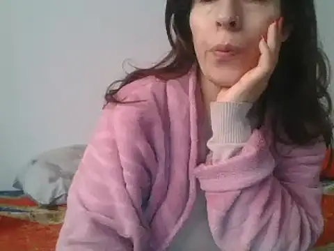 Snapshot of hairygirl80 chatting on February 4, 8:46 am hairygirl80 online show from February 4, 8:46 am
