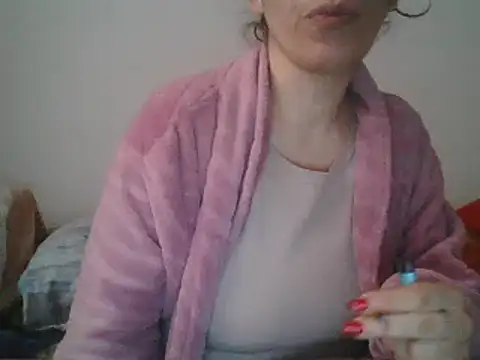 Snapshot of hairygirl80 chatting on February 12, 8:27 am hairygirl80 online show from February 12, 8:27 am