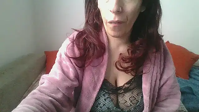 Snapshot of hairygirl80 chatting on November 13, 9:52 am hairygirl80 online show from November 13, 9:52 am