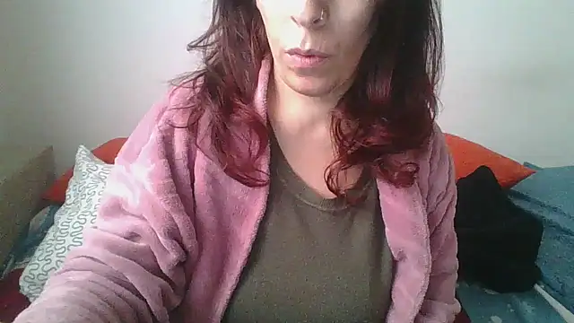 Snapshot of hairygirl80 chatting on December 1, 9:47 am hairygirl80 online show from December 1, 9:47 am