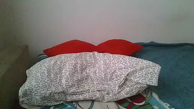 Snapshot of hairygirl80 chatting on February 20, 9:32 am hairygirl80 online show from February 20, 9:32 am