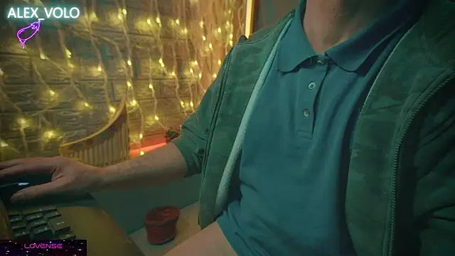 Snapshot of alex-volo chatting on December 20, 4:42 am alex-volo online show from December 20, 4:42 am