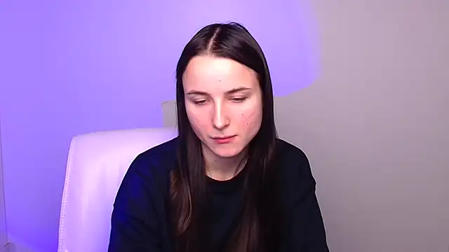 Eva Janee online show from December 6, 7:32 am