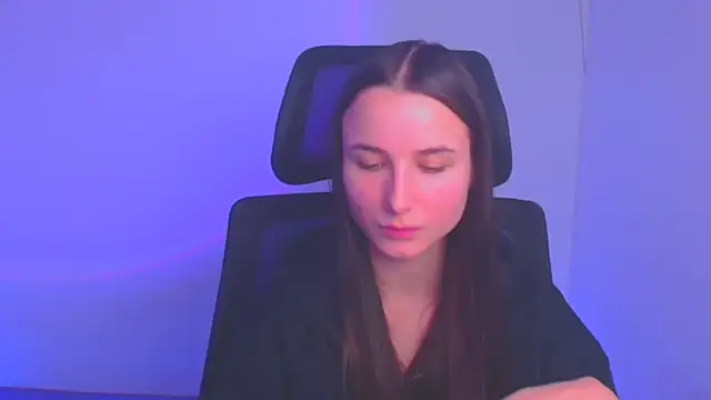 Eva Janee online show from December 18, 10:30 am