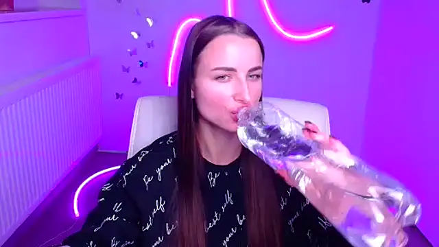 Eva Janee online show from December 1, 12:32 pm