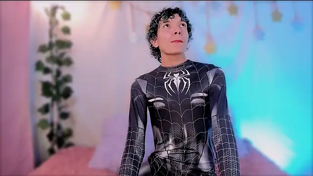 Snapshot of Im_Alejo chatting on October 31, 2:45 am Im Alejo online show from October 31, 2:45 am