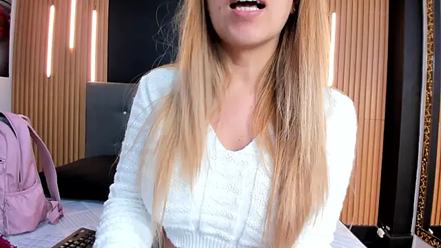 EvaaLovia1 online show from May 8, 1:27 pm