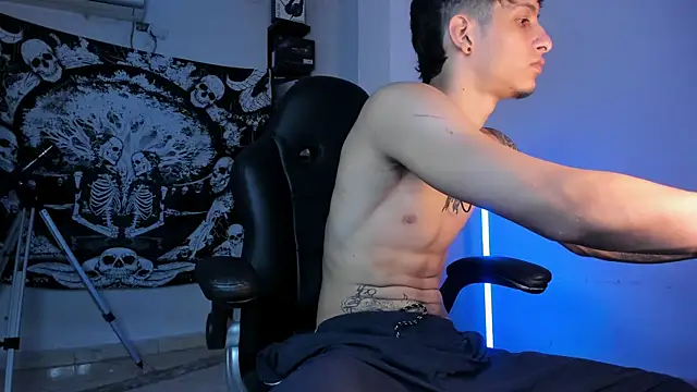 Snakebutterfly online show from December 16, 12:04 am