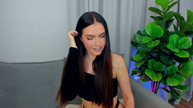 Snapshot of sexyangeloux chatting on October 28, 10:23 pm sexyangeloux online show from October 28, 10:23 pm