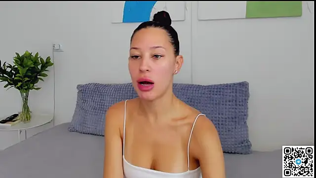 SelenaRousey online show from July 12, 7:21 am