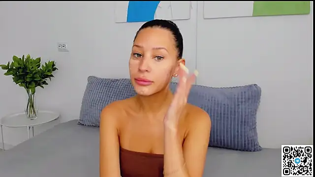 SelenaRousey online show from August 2, 7:07 am