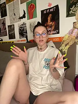 MoonAgnes online show from July 7, 6:47 am