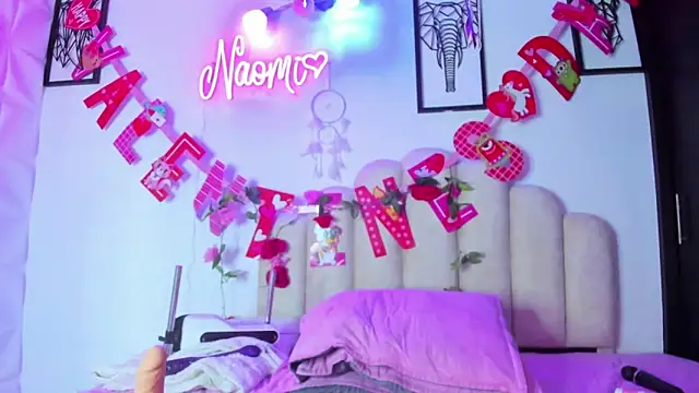 Snapshot of NaomiAsha chatting on February 13, 12:13 am NaomiAsha online show from February 13, 12:13 am