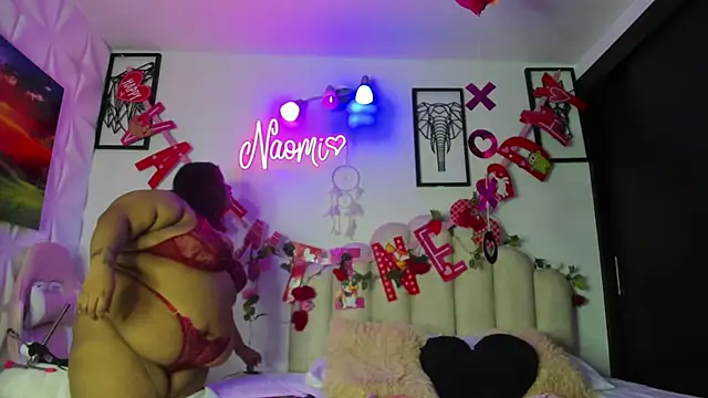 Snapshot of NaomiAsha chatting on February 14, 8:15 pm NaomiAsha online show from February 14, 8:15 pm