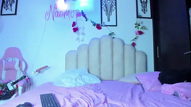 Snapshot of NaomiAsha chatting on March 19, 2:27 am NaomiAsha online show from March 19, 2:27 am