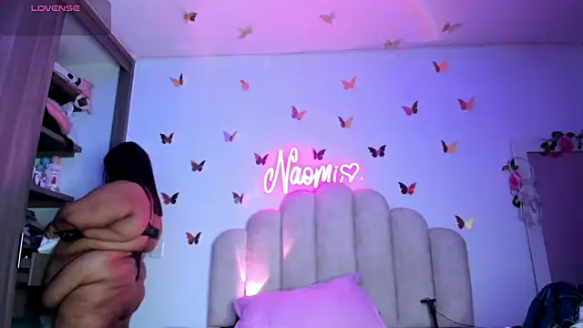Snapshot of NaomiAsha chatting on October 10, 12:31 am NaomiAsha online show from October 10, 12:31 am