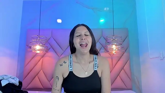 Snapshot of AngelaaCute_ chatting on June 25, 11:59 am AngelaaCute online show from June 25, 11:59 am