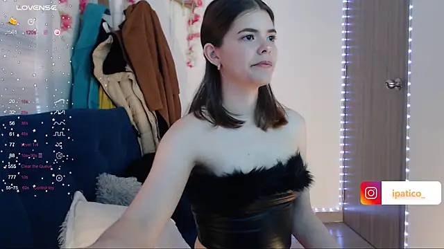 Snapshot of Alex_Camille chatting on December 12, 7:15 pm Alex Camille online show from December 12, 7:15 pm