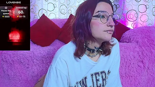 Snapshot of SukiFuyu_ chatting on December 1, 9:20 pm SukiFuyu online show from December 1, 9:20 pm