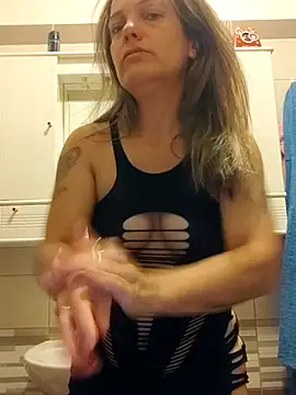 Snapshot of Dark_Angel_22 chatting on October 3, 6:16 pm Dark Angel 22 online show from October 3, 6:16 pm