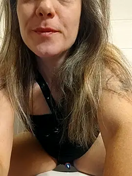 Snapshot of Dark_Angel_22 chatting on October 6, 4:10 am Dark Angel 22 online show from October 6, 4:10 am