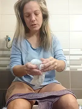 Snapshot of Dark_Angel_22 chatting on November 8, 8:36 am Dark Angel 22 online show from November 8, 8:36 am