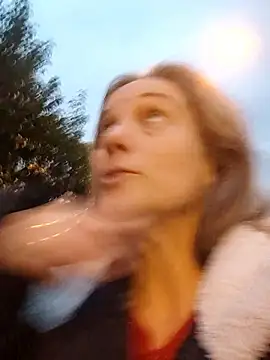 Snapshot of Dark_Angel_22 chatting on December 18, 3:40 pm Dark Angel 22 online show from December 18, 3:40 pm