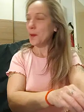 Snapshot of Dark_Angel_22 chatting on January 9, 5:43 am Dark Angel 22 online show from January 9, 5:43 am