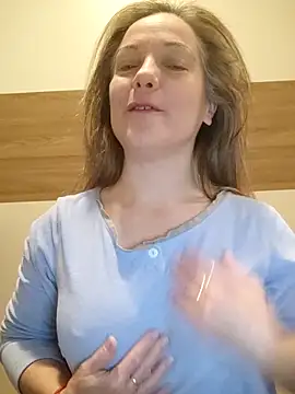 Snapshot of Dark_Angel_22 chatting on February 2, 6:01 am Dark Angel 22 online show from February 2, 6:01 am