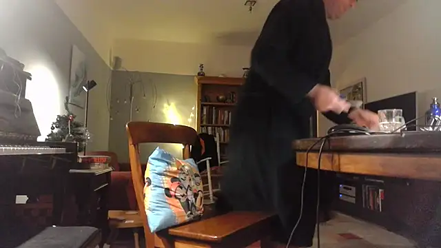 Snapshot of RolfS chatting on December 14, 11:31 pm RolfS online show from December 14, 11:31 pm