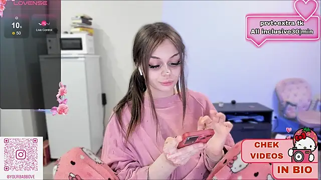 Snapshot of shy_melony chatting on January 7, 5:42 pm shy melony online show from January 7, 5:42 pm