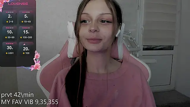 Snapshot of shy_melony chatting on November 26, 7:37 pm shy melony online show from November 26, 7:37 pm