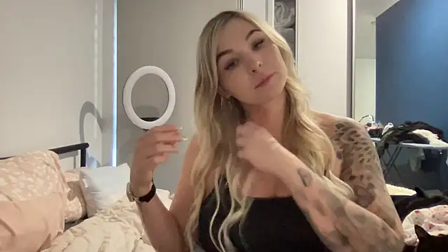 Snapshot of bootydollbaby chatting on July 19, 7:12 am bootydollbaby online show from July 19, 7:12 am