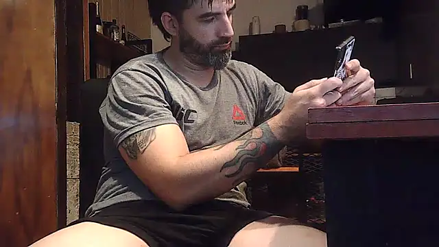Snapshot of ozzypsico13 chatting on January 21, 12:57 am ozzypsico13 online show from January 21, 12:57 am