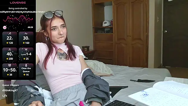 Snapshot of 3badweed3 chatting on February 4, 8:06 pm 3badweed3 online show from February 4, 8:06 pm