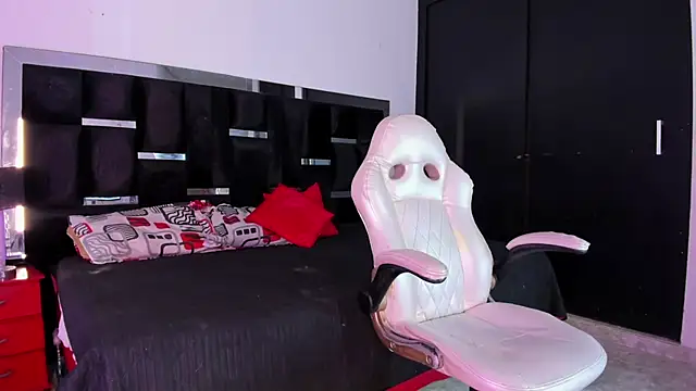 Tasha Sant online show from November 5, 7:58 pm