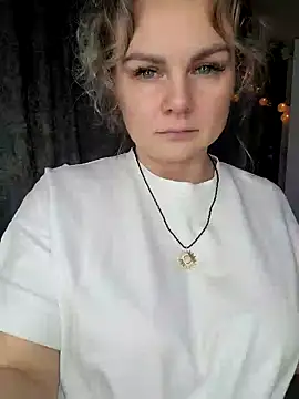 candy queeen online show from December 8, 7:43 pm