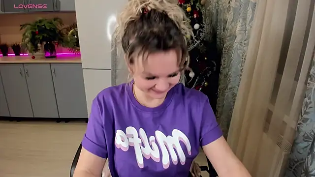 candy queeen online show from December 21, 7:38 pm