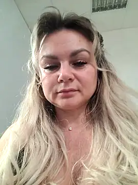 candy queeen online show from October 12, 4:44 am