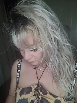 candy queeen online show from June 9, 10:10 pm