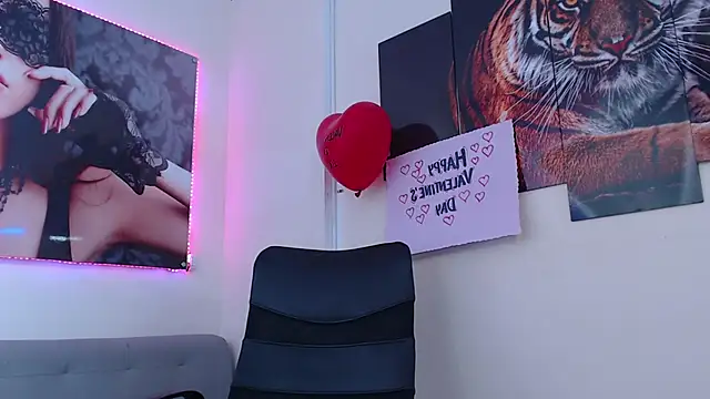 Snapshot of Ruby_Your_Milf chatting on February 15, 12:37 am Ruby Your Milf online show from February 15, 12:37 am