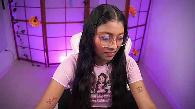 small emilie online show from October 6, 1:19 pm