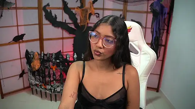 small emilie online show from October 21, 1:12 pm