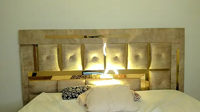 Snapshot of Ari_sunshine_ chatting on October 3, 6:10 am Ari sunshine  online show from October 3, 6:10 am