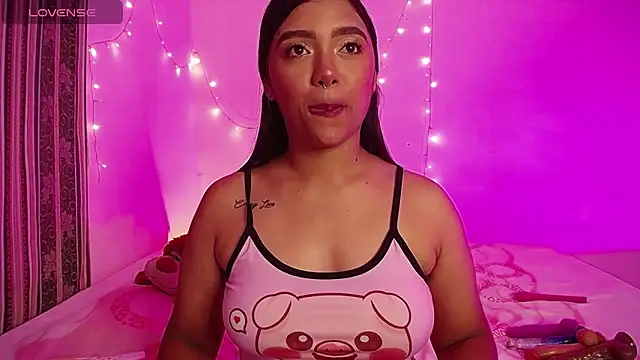 Snapshot of DIANEE_01 chatting on February 2, 12:19 am DIANEE 01 online show from February 2, 12:19 am